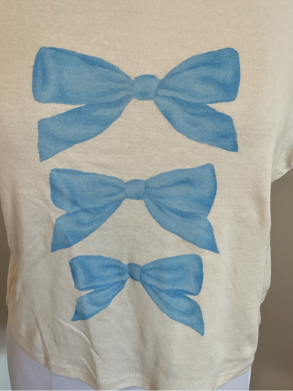 Girl Dangerous Cream Cropped Tee Size Medium M Light Blue Stacked Bows Cotton - Picture 4 of 5
